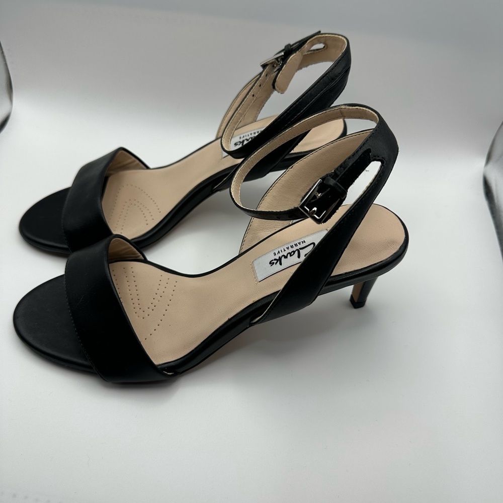Clark’s Amali Jewel Black Leather Healed Sandal Size 6 1/2M